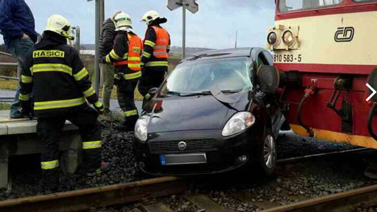 Na Olomoucku si zdrogovaný řidič nevšimnul vlaku