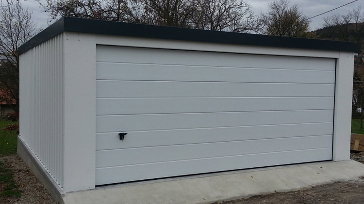 Vybílili celou garáž