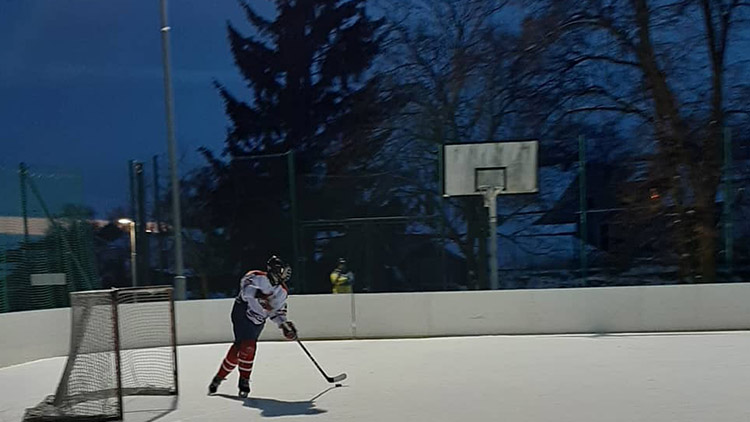 Hokejová mládež našla azyl