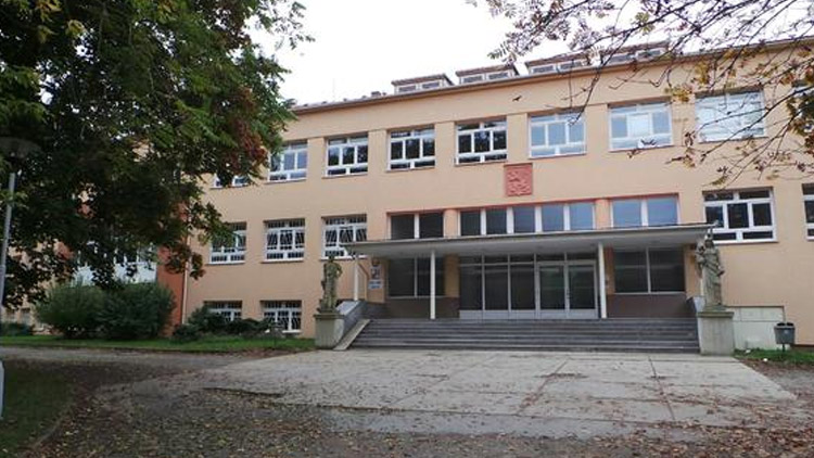 Problém: Ve Ptení zavřel jídelnu koronavirus