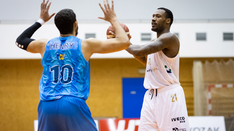 „V týmu se mi líbí, budu se lepšit,“ slibuje  Jalen Henry