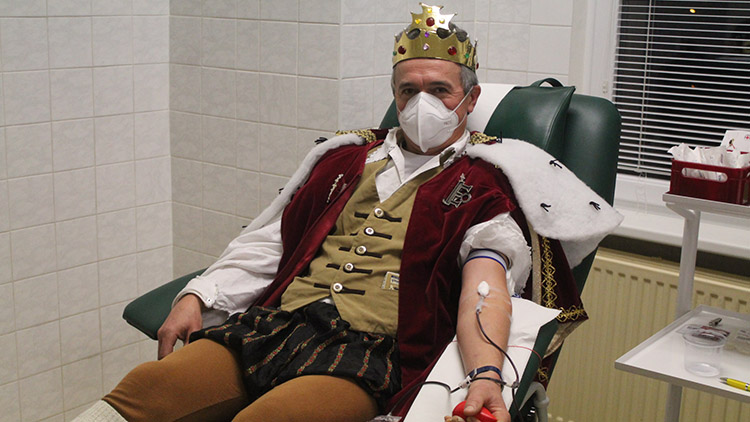 Nemocnici poctil  návštěvou KRÁL