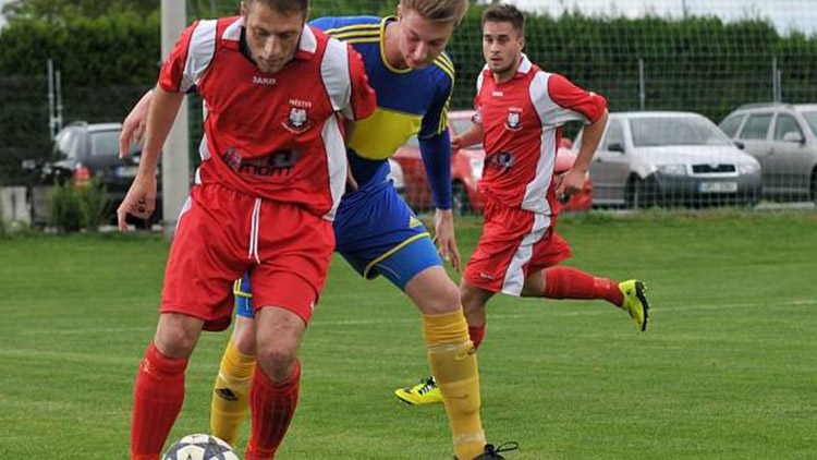 Kluby zatím spí a čekají, co přijde