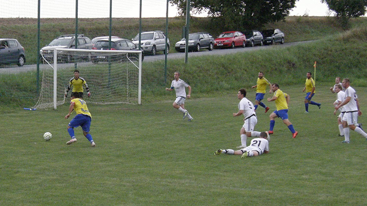 Držovice bez kouče, Tištín bez hřiště  A nováčci bez respektu.