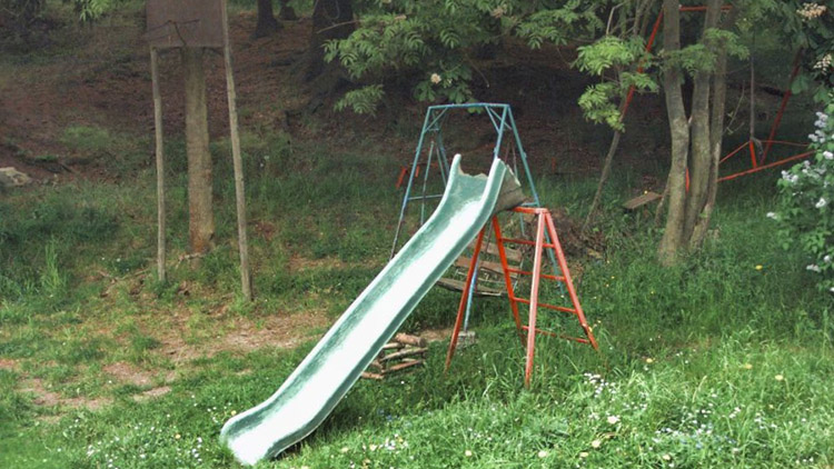 Na „zapomenuté“ skluzavce  si POŘEZALA RUKU!