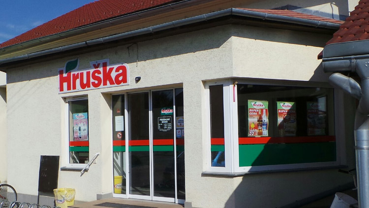 Ve Smržicích zavřeli sklad