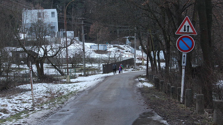 Stop! Kolem přehrady už autem neprojedete