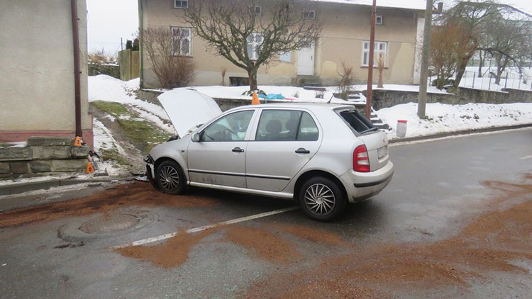 Autem vrazila do domu