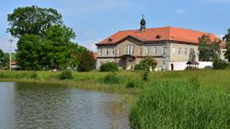 Domov u rybníka apeluje na bezkontaktnost