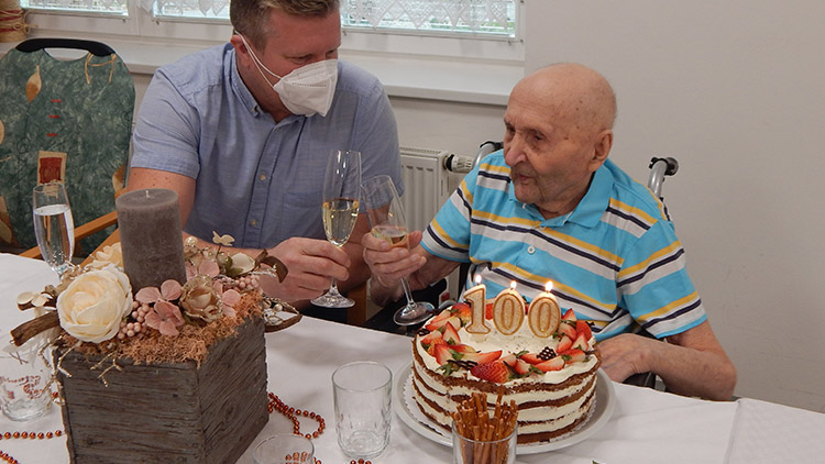 V Kostelci slavili 100. narozeniny