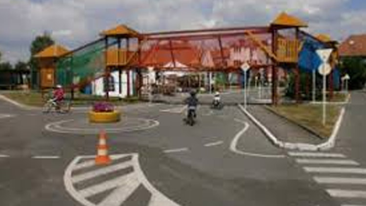 Dopravní centrum načas půjčovnou  Běžky a brusle jdou na dračku