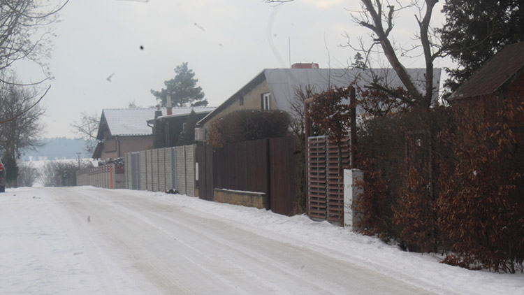 Není ani na koupání, ani na pití, stěžují si lidé