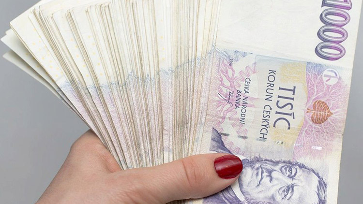 Úvěry si brala na kamarády i cizí osoby