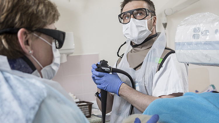 I díky screeningu klesá počet pacientů,  kteří umírají na nádory  tlustého střeva a konečníku