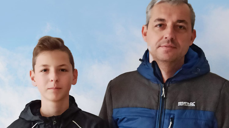 „Bez tréninků a zápasů je to zvláštní,“  shoduje se Dominik Hrdlička s tátou Viktorem