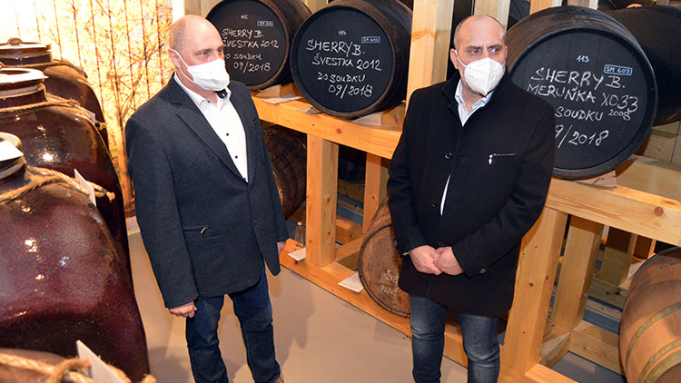 Prostějovský primátor František Jura vyrazil  tentokrát do palírny. Jak mu chutnalo?