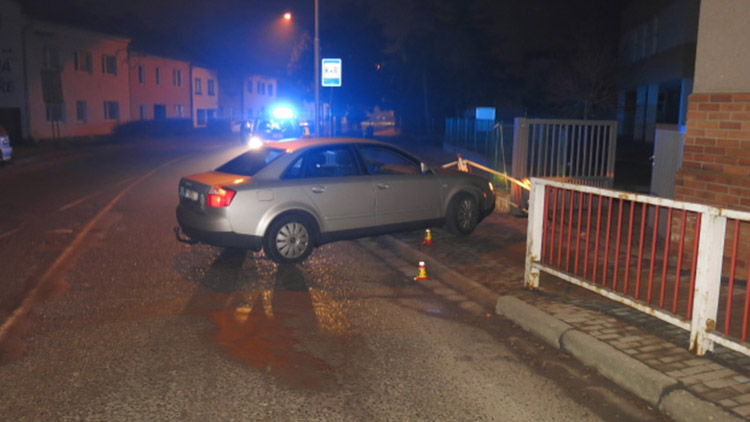 Hrůzné momenty ve Vrahovicích . Náraz auto odmrštil  na pětiletou holčičku!