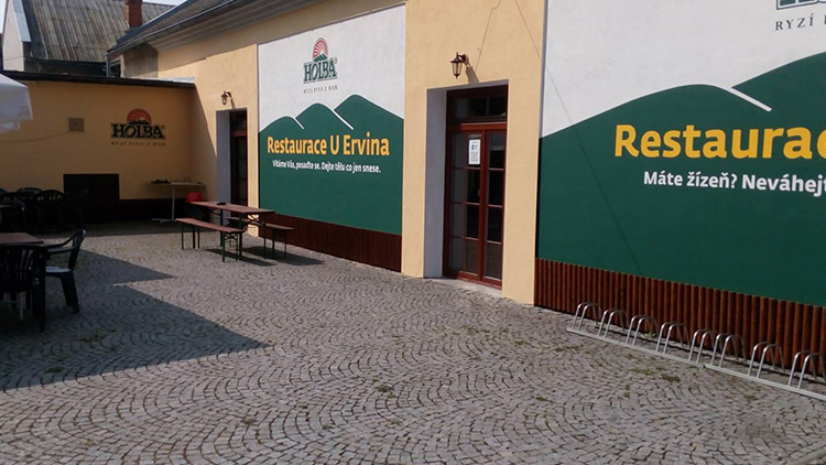 Rebelující restaurace U Ervina zavřela!  Po návštěvě prostějovských bitkařů...