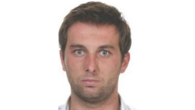 Zapálil auto s mrtvolou, policisté po něm opět pátrali