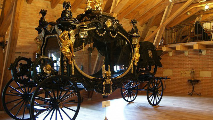 Bude v Obrově kočáru  pohřbena Marie Terezie?