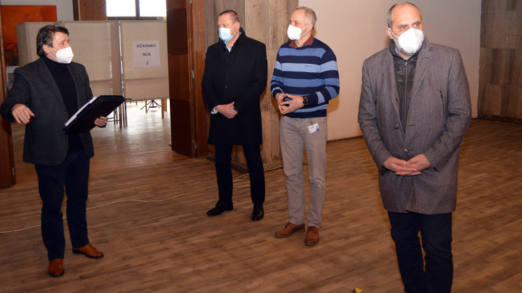 Prostějov jako první v kraji otevírá očkovací centrum