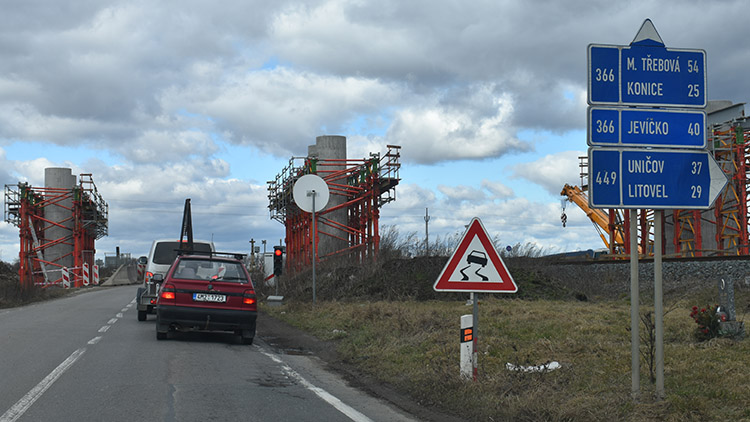 Silnice do Kostelce i Smržic budou zcela uzavřeny