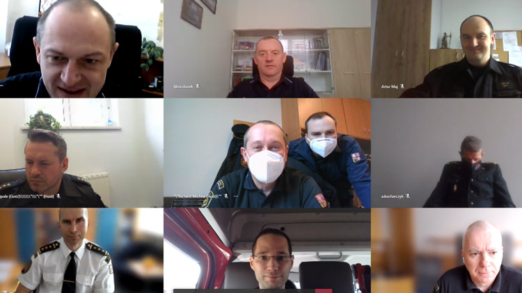 Na unikátním workshopu si čeští a polští hasiči vyměnili zkušenosti s bojem proti pandemii