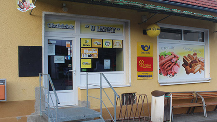 Pomáhají v nouzi. Obchod zavedl rozvoz potravin seniorům