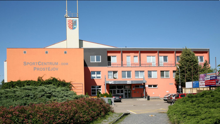 Prostor před Sportcentrem projde obnovou