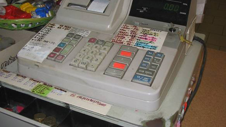 V obchodě vyloupil pokladnu