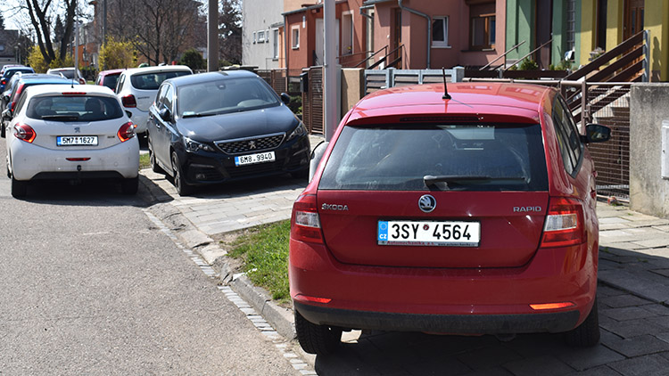 Pozemky k parkování město občanům  PRODÁVAT NEBUDE