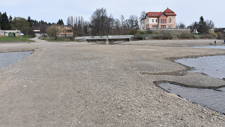 Napříč přehradou SUCHOU NOHOU!