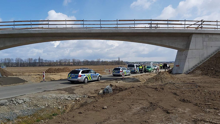 Auto usmrtilo cyklistku. Policie už zná její totožnost