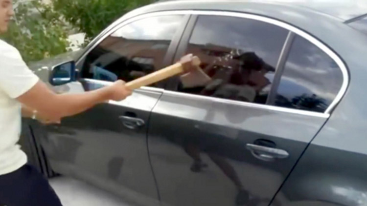 Zloděj „vysklil“ auto