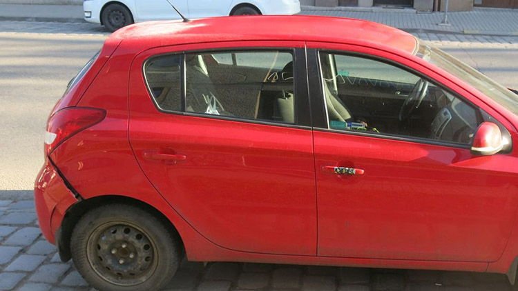 Seniorka na kole  skončila v kotrmelcích