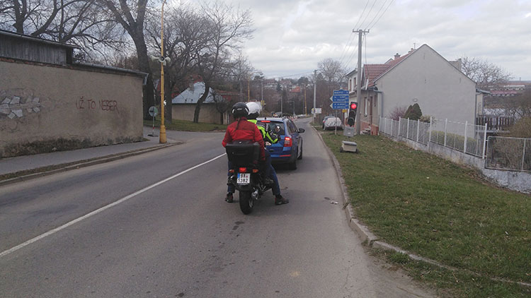 Řidiči u Bidelce opět hypnotizují semafory