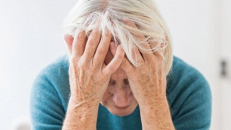 Seniorka obelhala pošťačku