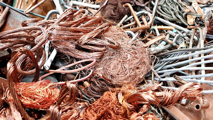 Hodily se mu brusky i šrot