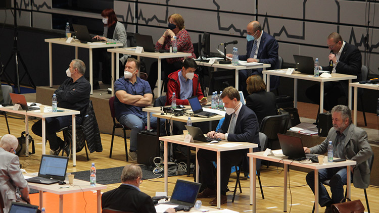 Radní budou v úterý jednat  o pomoci živnostníkům i hasičům