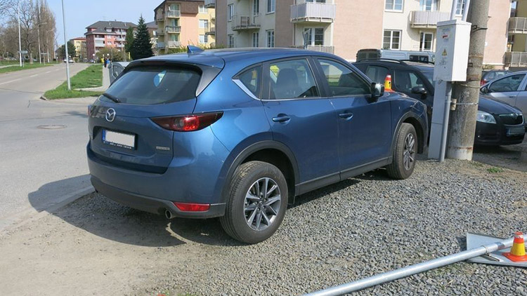 Stane se aneb když žena za volantem couvá...