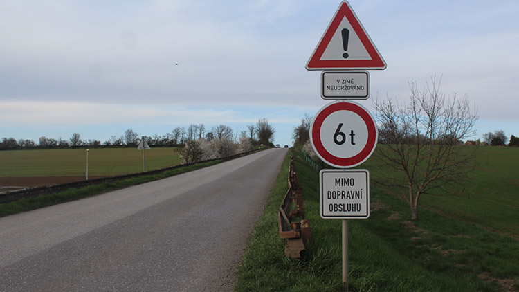 Kamiony u nás nechceme. Další vesnice zakázala těžké kolosy