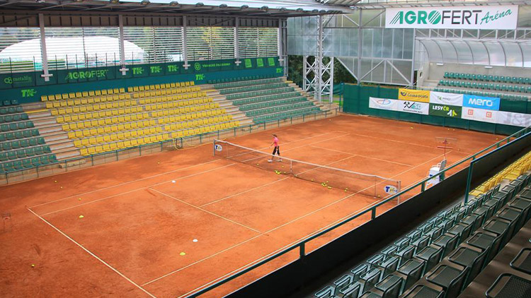 Tenisové dvorce jsou opět plné sportovců