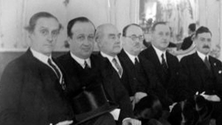 DUBNOVÉ POHLEDY DO KRONIK aneb od zahrádkářů až po šlechtice