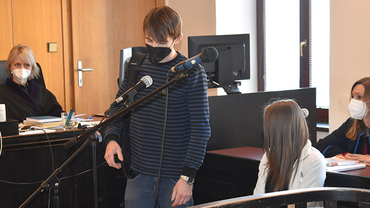 „Milenci v Nikách“ na sídlišti prodávali drogy