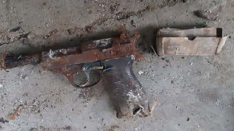 Muž našel pistoli s náboji