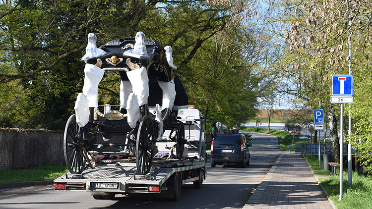 Marii Terezii filmaři pohřbili v Obrově kočáru!