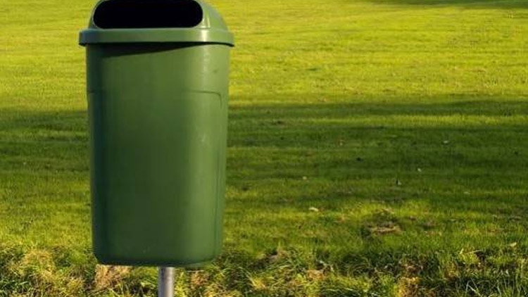 U rybníka přibydou koše