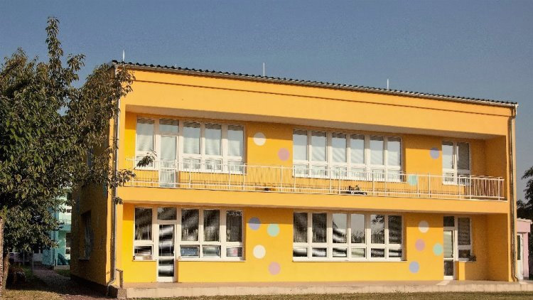 Školky vzdělávaly i zavřené