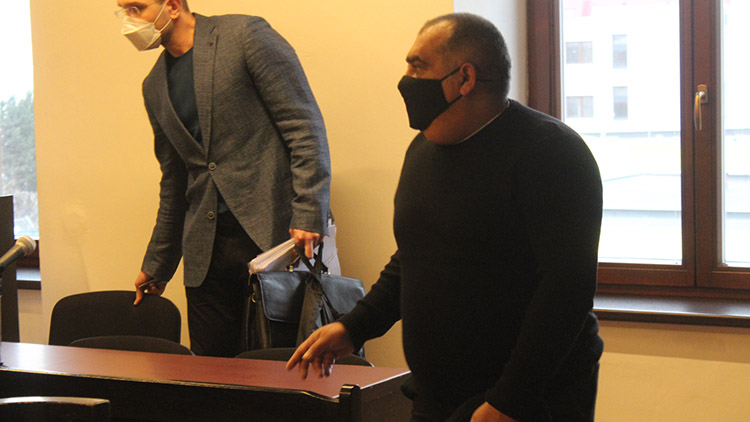 ŠOK V SOUDNÍ SÍNI: Řemeslník šokoval, podvodníkovi prý peníze nedal. Proč obrátil?