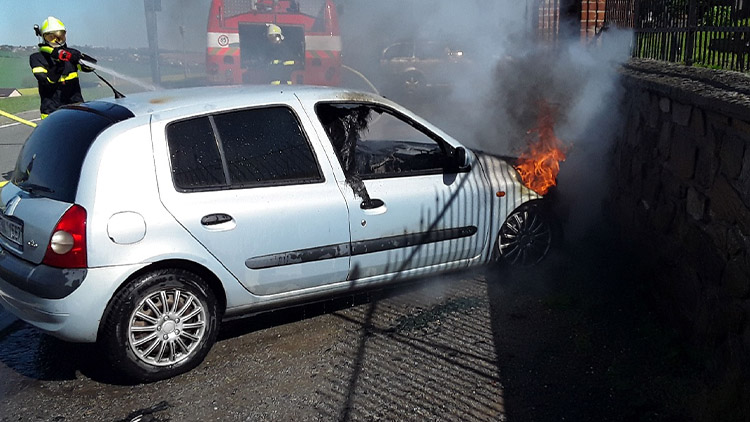 Hasiči zasahovali pod Kosířem. Hořelo tam auto